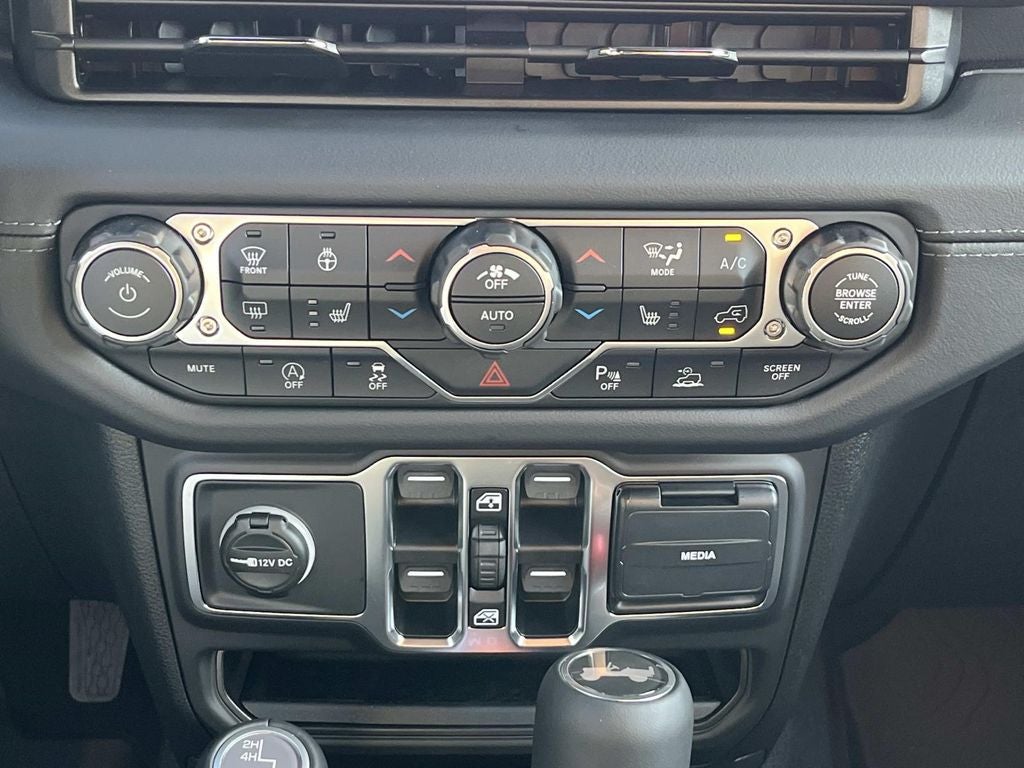 2027 Jeep Wrangler WRANGLER 4-DOOR SAHARA