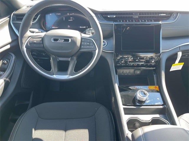 2025 Jeep Grand Cherokee GRAND CHEROKEE LAREDO X 4X4