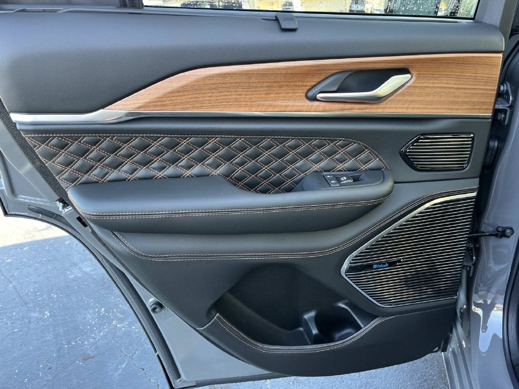 2027 Jeep Grand Cherokee GRAND CHEROKEE SUMMIT 4X4