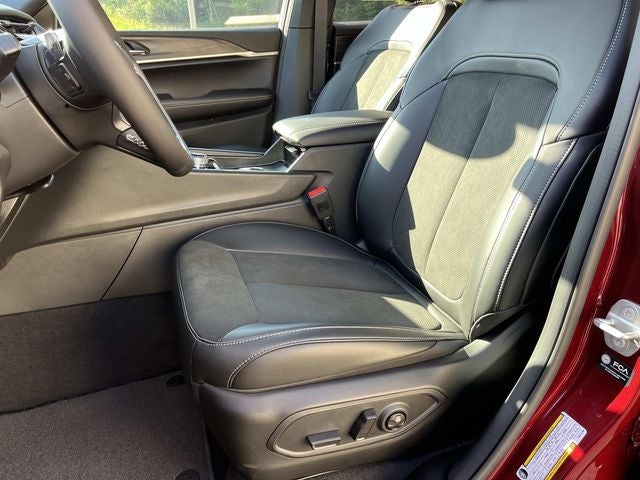 2026 Jeep Grand Cherokee L GRAND CHEROKEE L LAREDO ALTITUDE 4X4