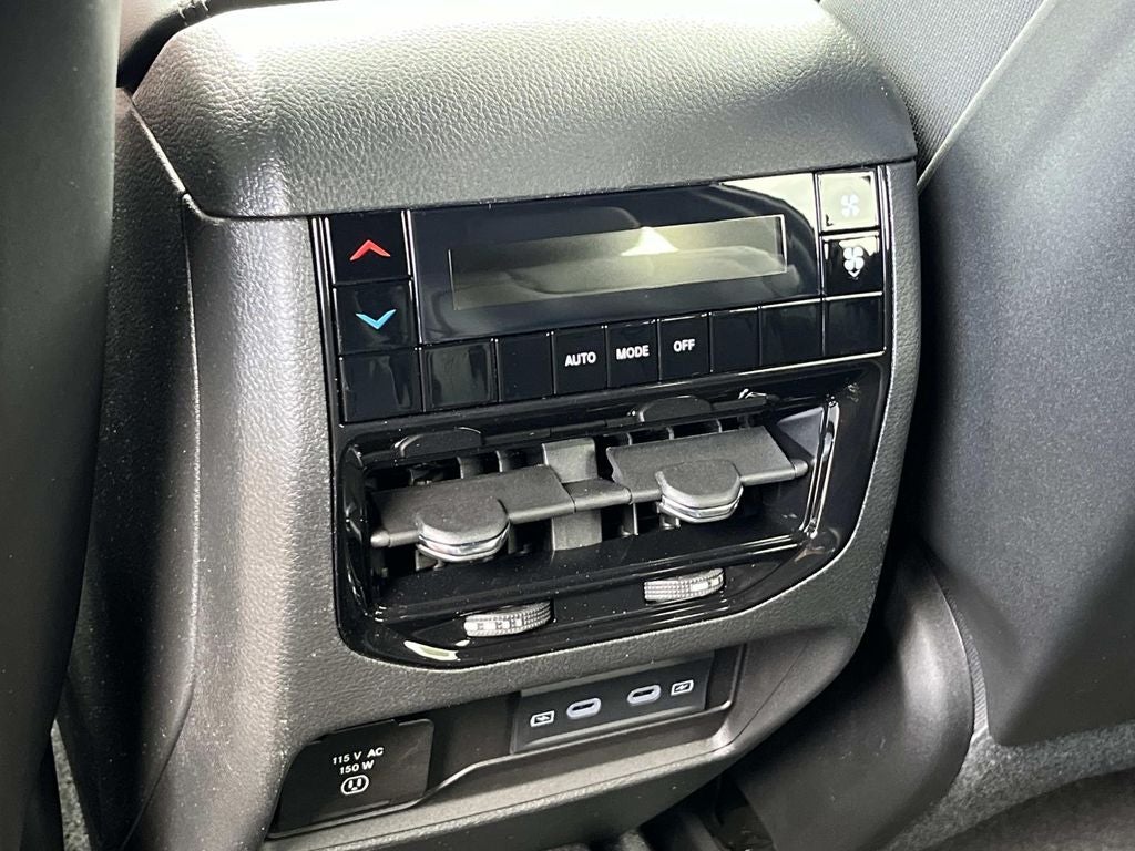 2026 Jeep Grand Cherokee L GRAND CHEROKEE L LAREDO ALTITUDE 4X4