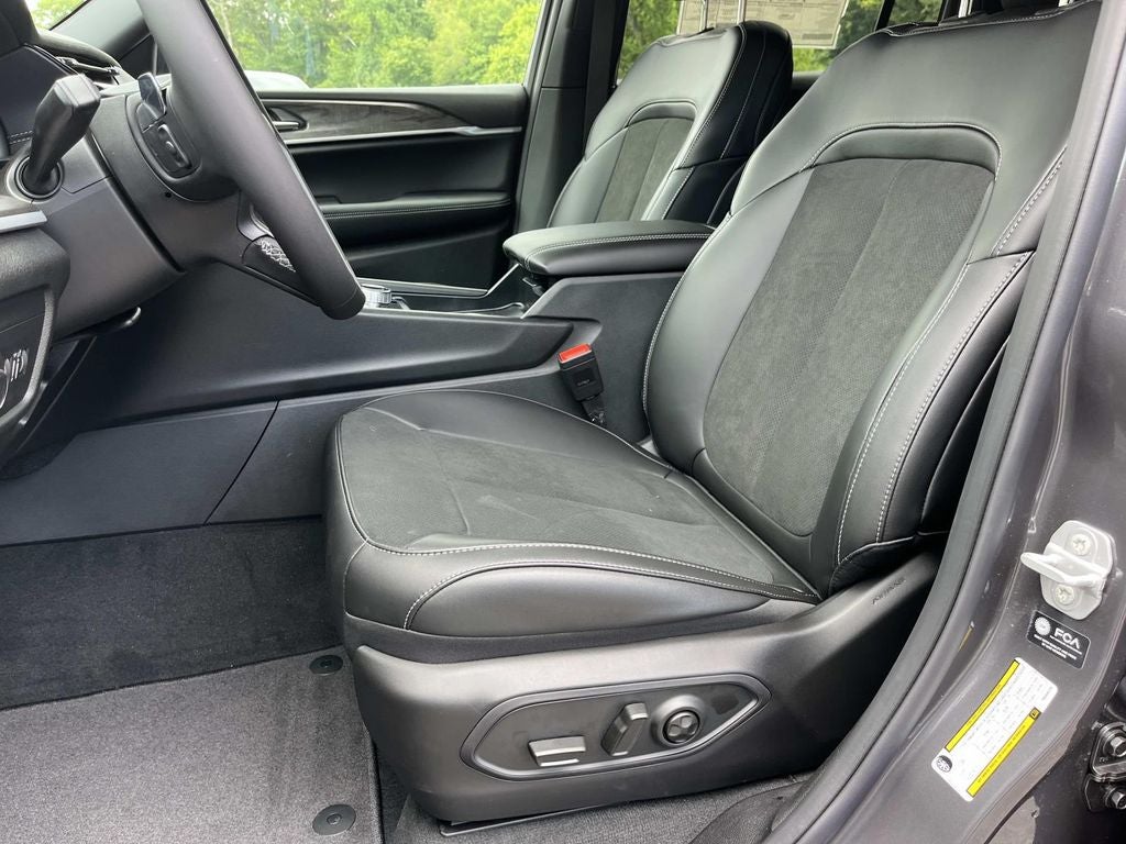 2026 Jeep Grand Cherokee L GRAND CHEROKEE L LAREDO ALTITUDE 4X4