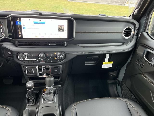 2026 Jeep Gladiator GLADIATOR SAHARA 4X4