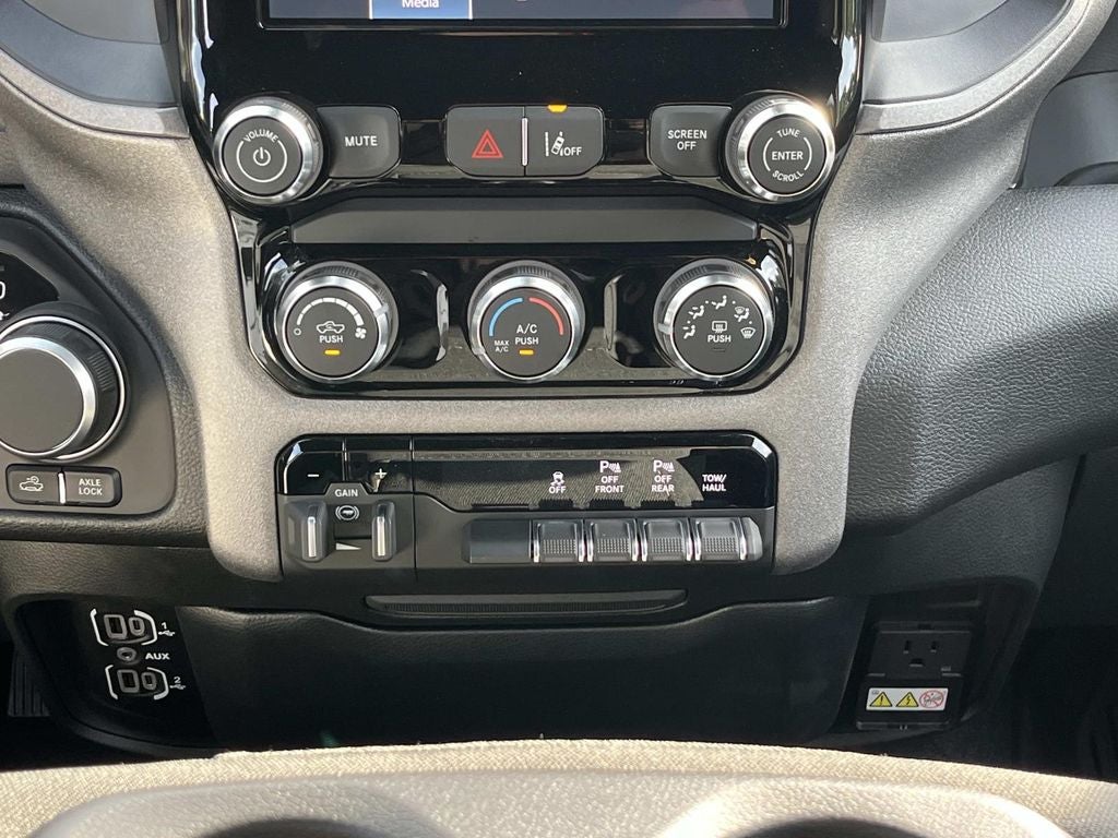 2026 RAM 1500 RAM 1500 WARLOCK CREW CAB 4X4 5'7' BOX