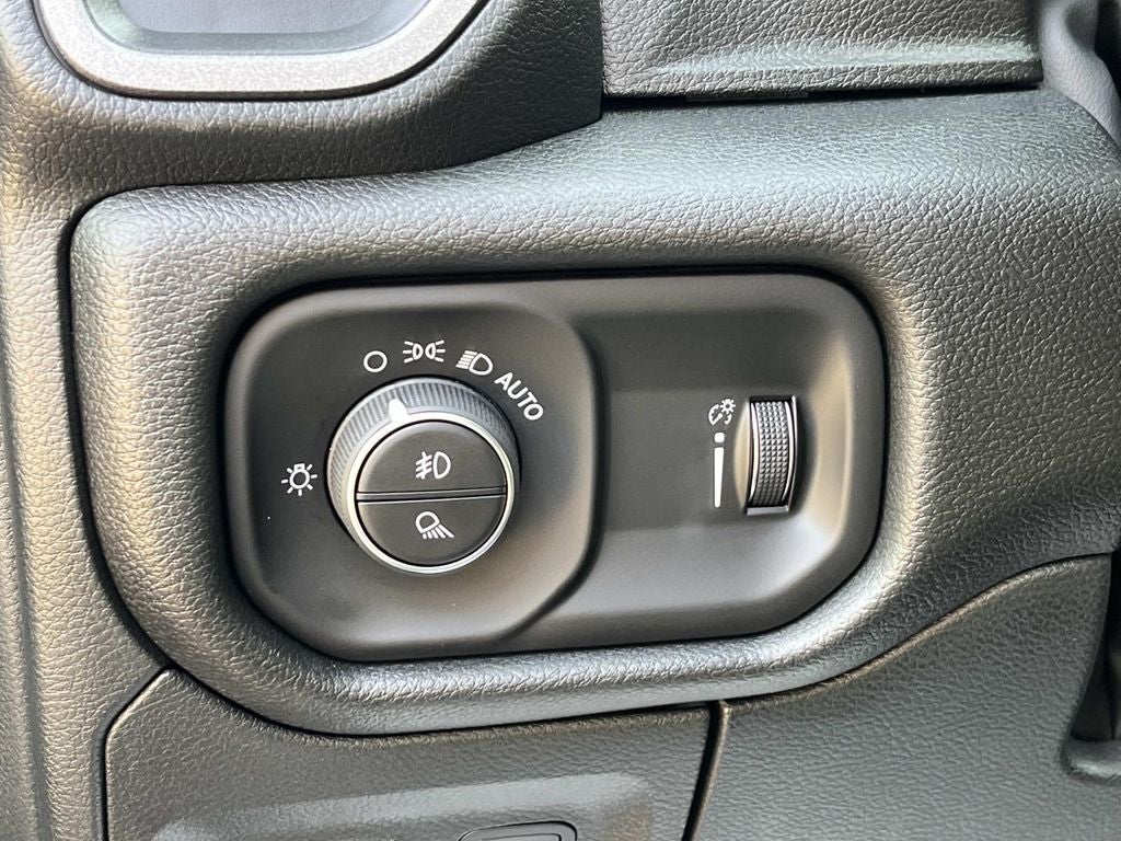 2026 RAM 1500 RAM 1500 WARLOCK CREW CAB 4X4 5'7' BOX