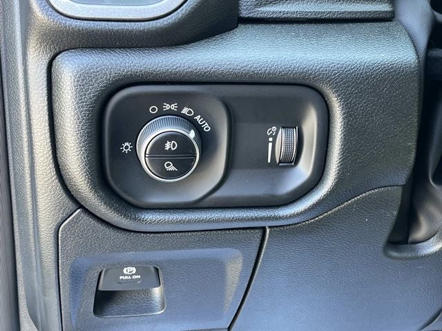 2026 RAM 1500 RAM 1500 EXPRESS CREW CAB 4X4 5'7' BOX