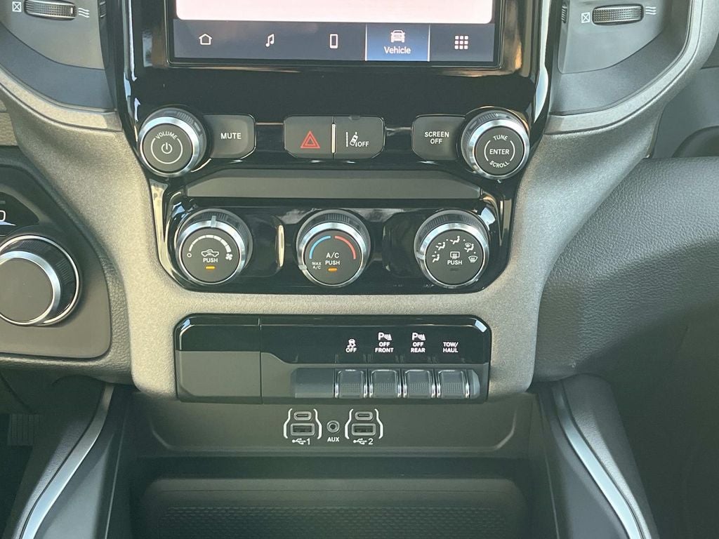 2027 RAM 1500 RAM 1500 EXPRESS CREW CAB 4X4 5'7' BOX