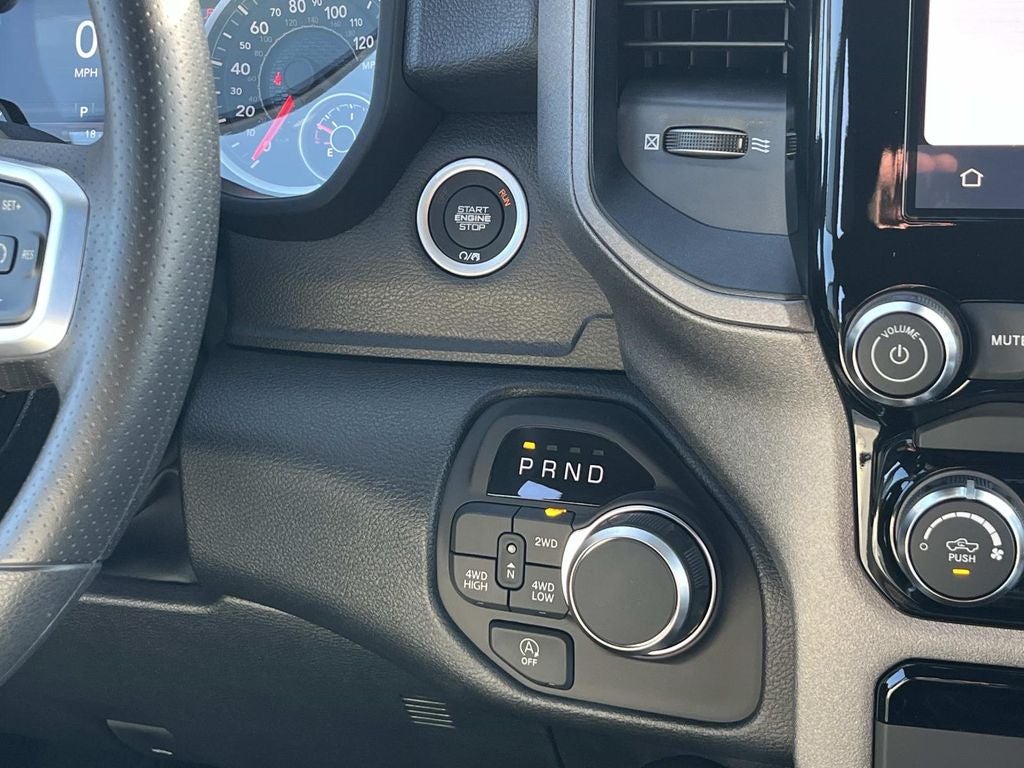 2027 RAM 1500 RAM 1500 EXPRESS CREW CAB 4X4 5'7' BOX