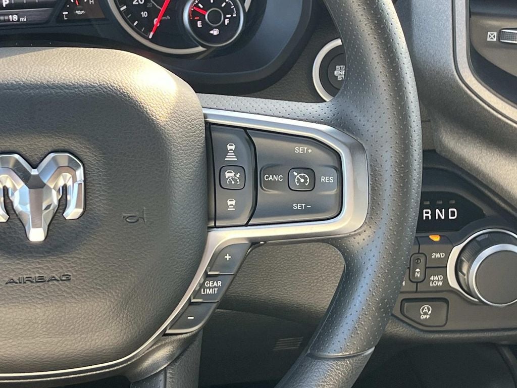 2027 RAM 1500 RAM 1500 EXPRESS CREW CAB 4X4 5'7' BOX