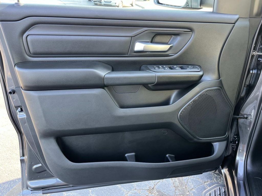 2027 RAM 1500 RAM 1500 EXPRESS CREW CAB 4X4 5'7' BOX