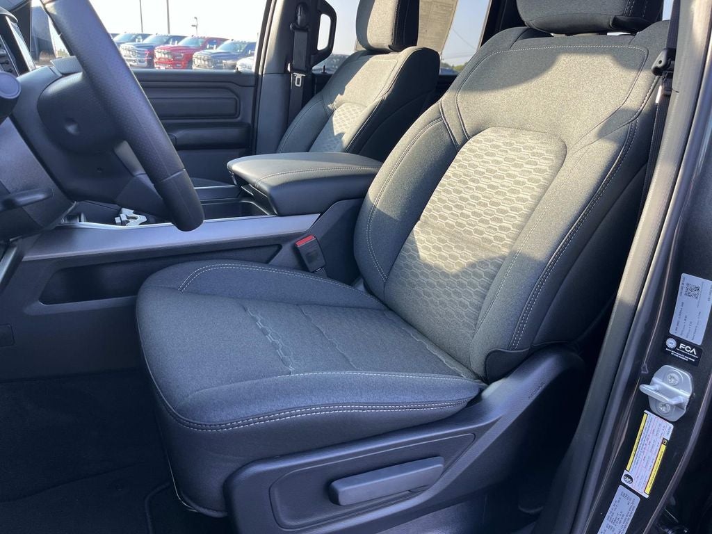 2027 RAM 1500 RAM 1500 EXPRESS CREW CAB 4X4 5'7' BOX