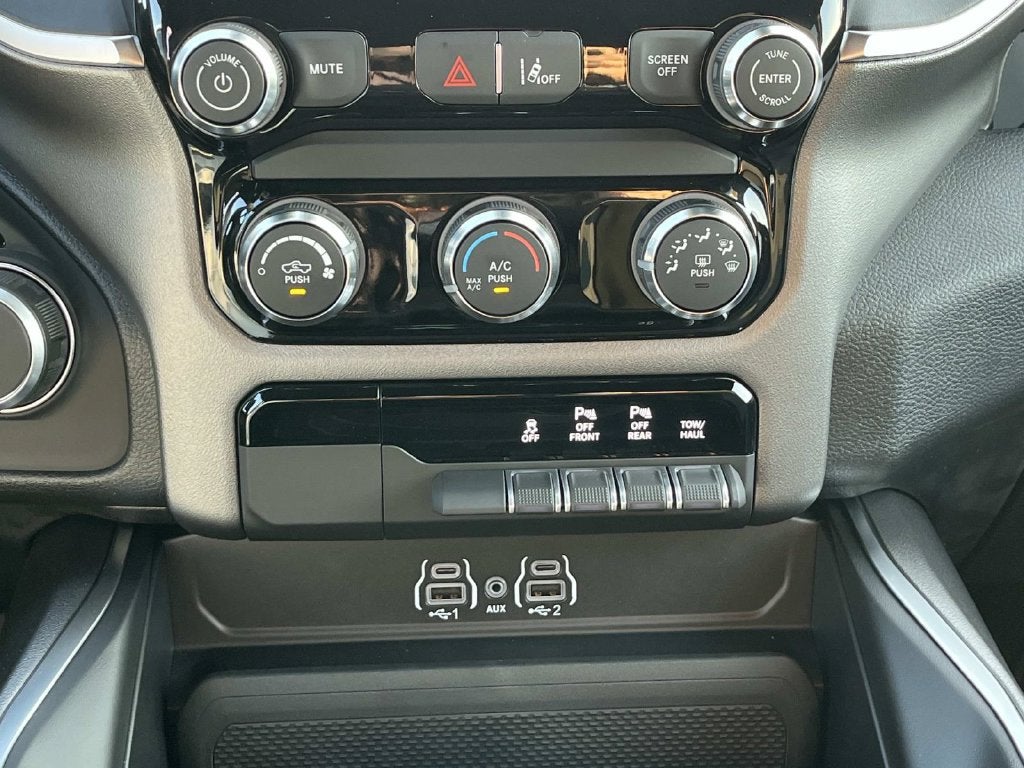 2026 RAM 1500 RAM 1500 EXPRESS CREW CAB 4X4 5'7' BOX