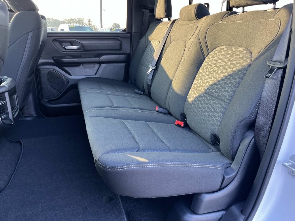 2026 RAM 1500 RAM 1500 EXPRESS CREW CAB 4X4 5'7' BOX