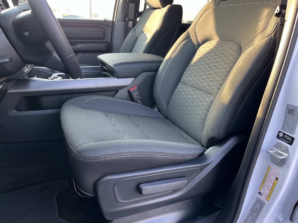 2026 RAM 1500 RAM 1500 EXPRESS CREW CAB 4X4 5'7' BOX