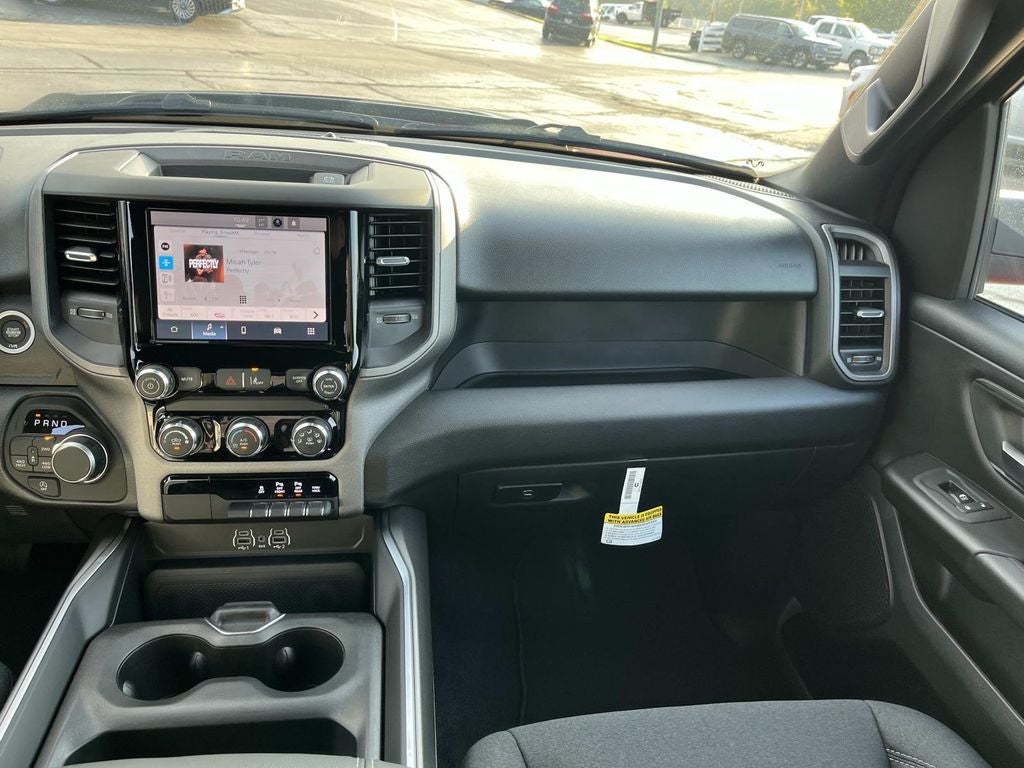 2027 RAM 1500 RAM 1500 EXPRESS CREW CAB 4X4 5'7' BOX