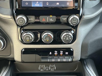 2027 RAM 1500 RAM 1500 EXPRESS CREW CAB 4X4 5'7' BOX