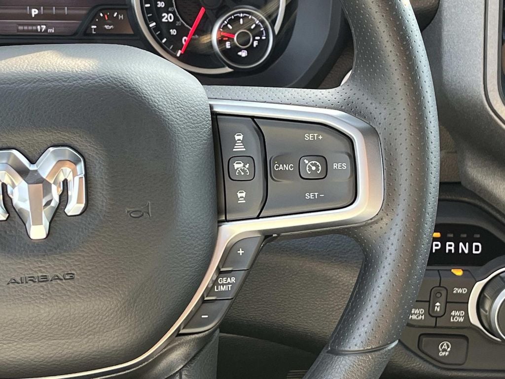 2027 RAM 1500 RAM 1500 EXPRESS CREW CAB 4X4 5'7' BOX