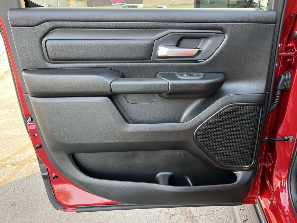 2027 RAM 1500 RAM 1500 EXPRESS CREW CAB 4X4 5'7' BOX