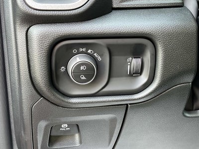 2027 RAM 1500 RAM 1500 EXPRESS CREW CAB 4X4 5'7' BOX