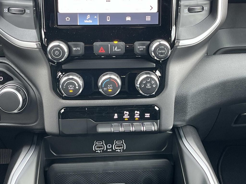 2026 RAM 1500 RAM 1500 EXPRESS CREW CAB 4X4 5'7' BOX
