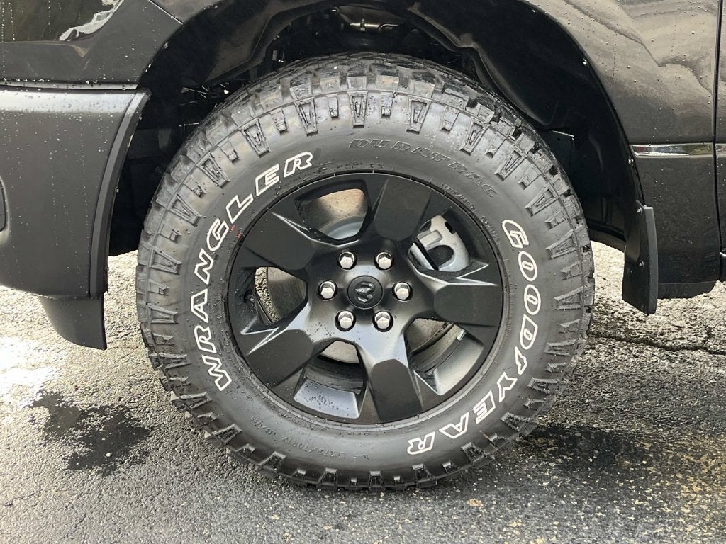 2027 RAM 1500 RAM 1500 WARLOCK CREW CAB 4X4 5'7' BOX