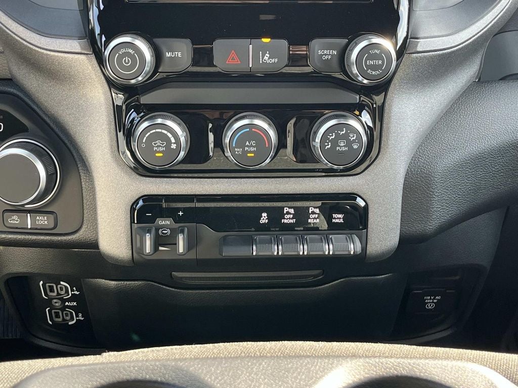 2026 RAM 1500 RAM 1500 WARLOCK CREW CAB 4X4 5'7' BOX
