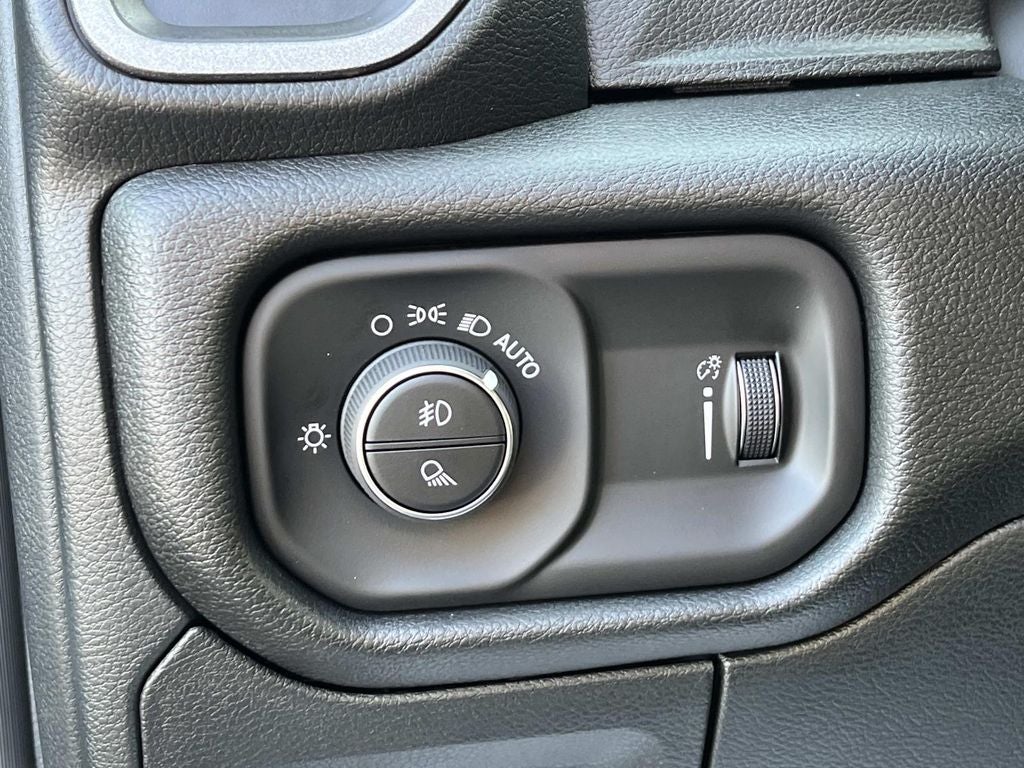 2026 RAM 1500 RAM 1500 WARLOCK CREW CAB 4X4 5'7' BOX