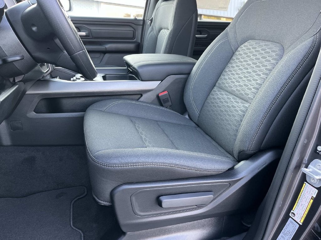 2027 RAM 1500 RAM 1500 EXPRESS CREW CAB 4X4 5'7' BOX