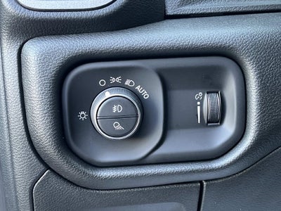 2027 RAM 1500 RAM 1500 EXPRESS CREW CAB 4X4 5'7' BOX