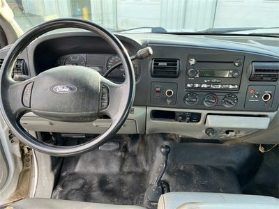2005 Ford F-450 Chassis XL DRW