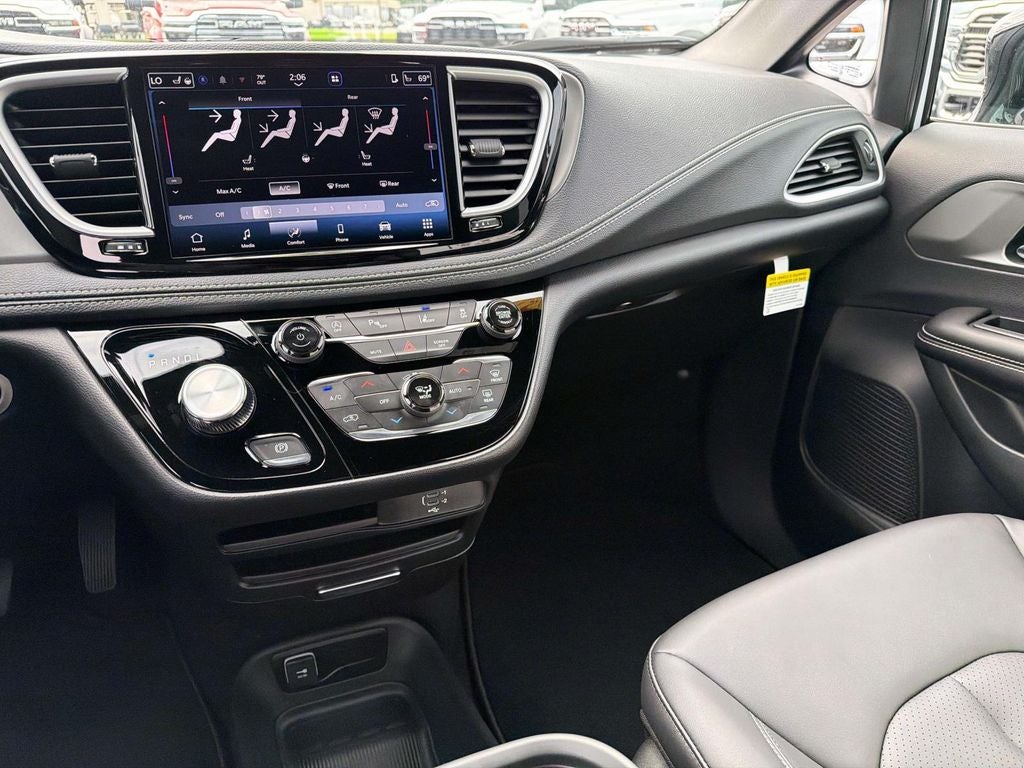 2027 Chrysler Pacifica PACIFICA SELECT