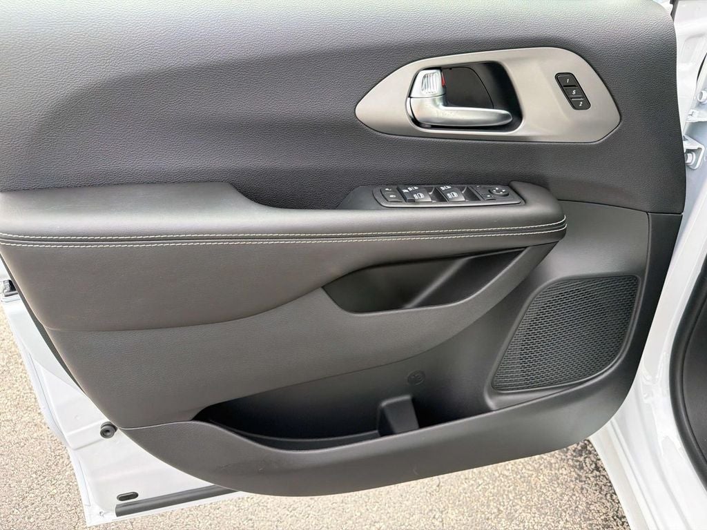 2027 Chrysler Pacifica PACIFICA SELECT