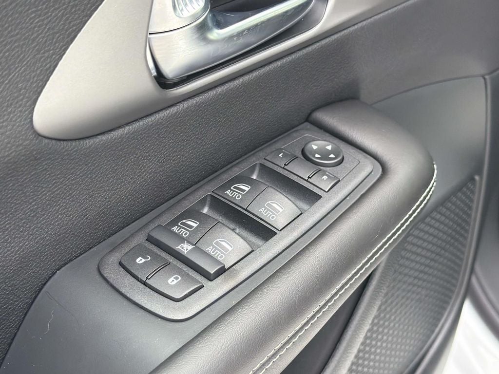 2027 Chrysler Pacifica PACIFICA SELECT