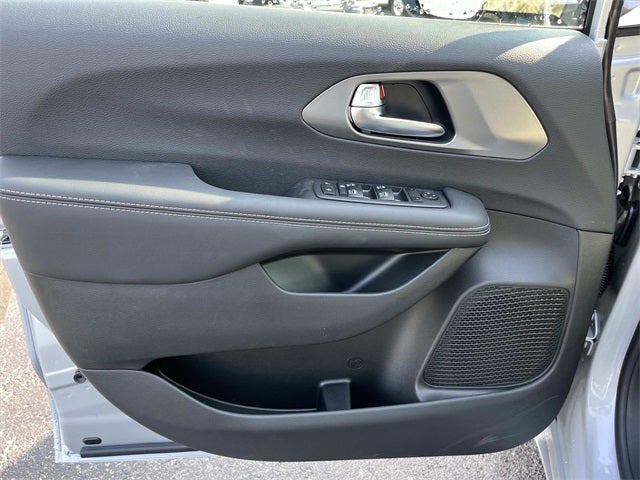 2026 Chrysler Voyager VOYAGER LX