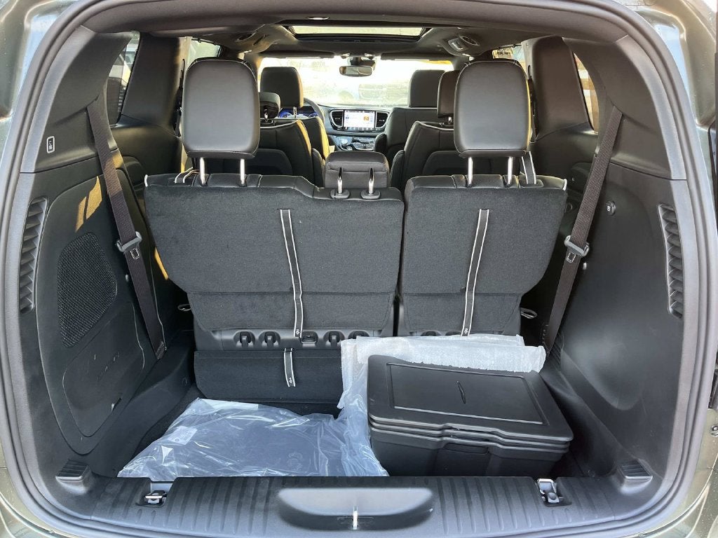 2027 Chrysler Pacifica PACIFICA LIMITED