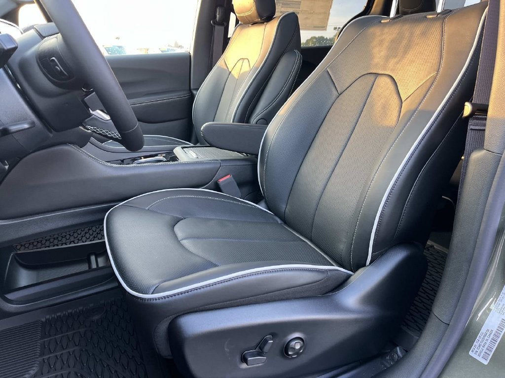 2027 Chrysler Pacifica PACIFICA LIMITED