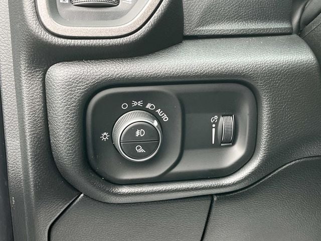 2026 RAM 3500 RAM 3500 TRADESMAN CREW CAB 4X4 6'4' BOX