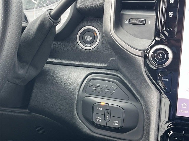 2026 RAM 2500 RAM 2500 BLACK EXPRESS CREW CAB 4X4 6'4' BOX