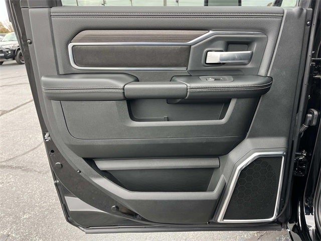 2026 RAM 3500 RAM 3500 LARAMIE CREW CAB 4X4 8' BOX