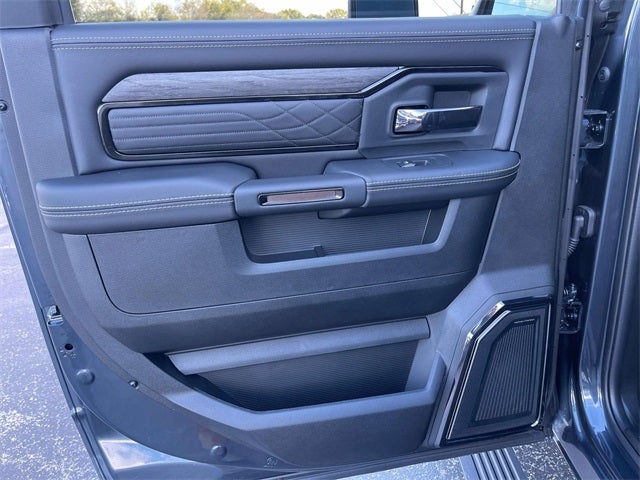 2026 RAM 3500 RAM 3500 LIMITED CREW CAB 4X4 8' BOX