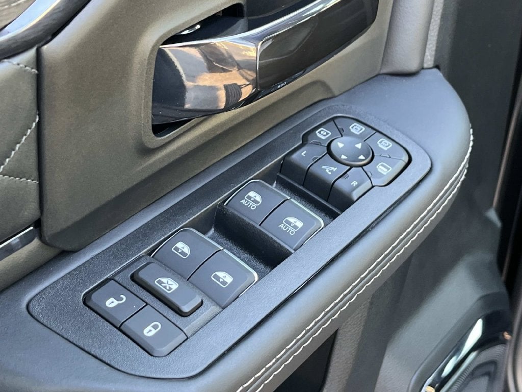 2027 RAM 3500 RAM 3500 LIMITED CREW CAB 4X4 8' BOX