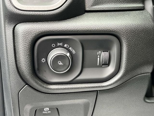 2026 RAM 1500 RAM 1500 TRADESMAN CREW CAB 4X4 5'7' BOX