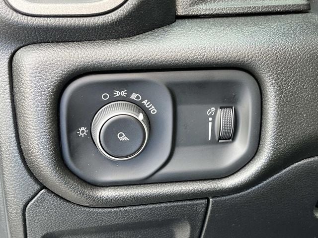 2026 RAM 1500 RAM 1500 TRADESMAN CREW CAB 4X4 5'7' BOX