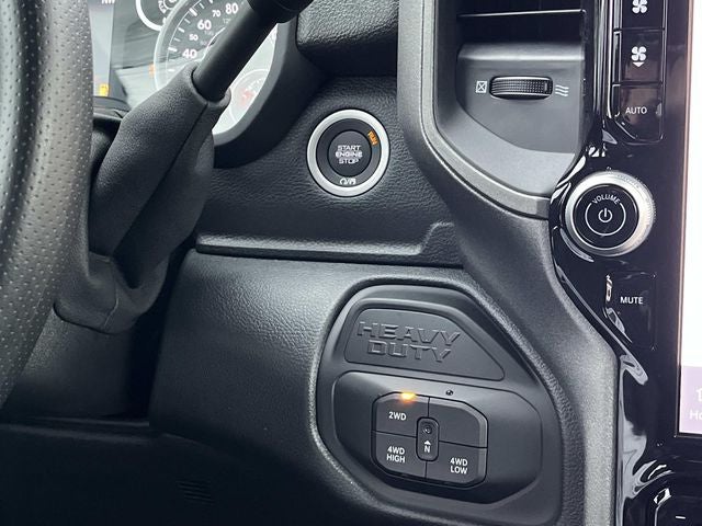 2026 RAM 2500 RAM 2500 BLACK EXPRESS CREW CAB 4X4 8' BOX