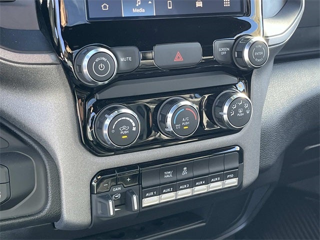 2026 RAM 3500 RAM 3500 TRADESMAN CHASSIS REGULAR CAB 4X4 60' CA