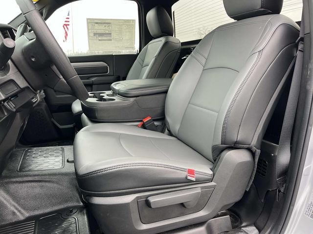 2026 RAM 5500HD RAM 5500 TRADESMAN CHASSIS REGULAR CAB 4X4 60' CA