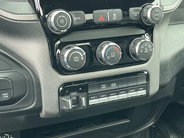 2026 RAM 5500HD RAM 5500 TRADESMAN CHASSIS REGULAR CAB 4X4 60' CA