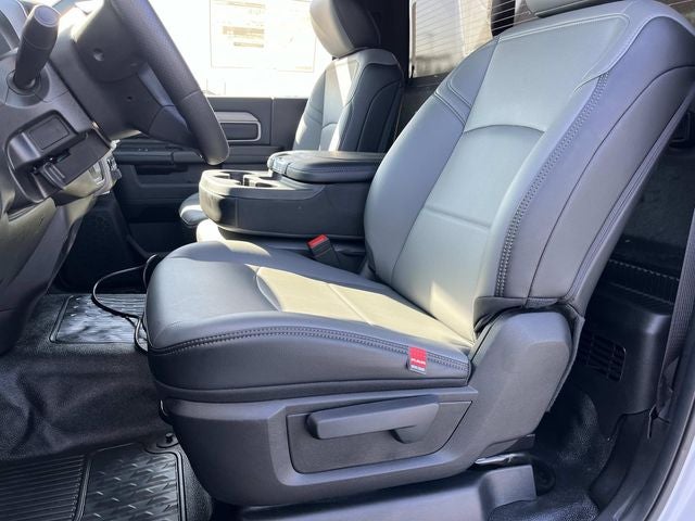 2026 RAM 5500HD RAM 5500 TRADESMAN CHASSIS REGULAR CAB 4X4 60' CA