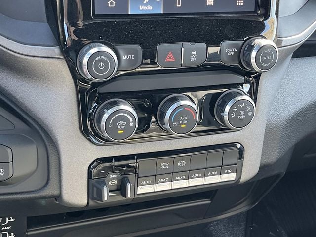 2026 RAM 5500HD RAM 5500 TRADESMAN CHASSIS REGULAR CAB 4X4 60' CA