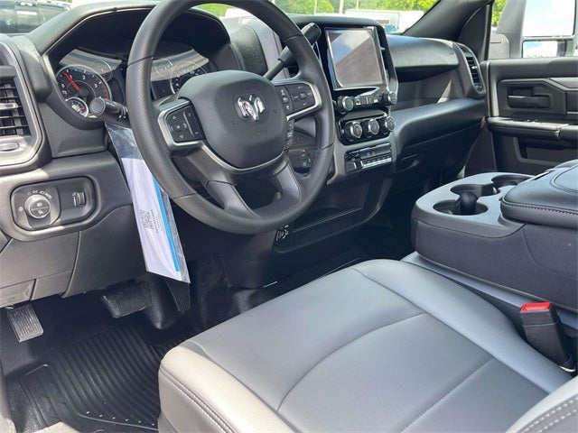 2025 RAM 5500HD RAM 5500 TRADESMAN CHASSIS REGULAR CAB 4X4 60' CA